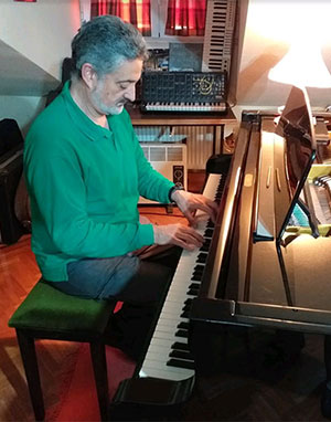 Antonio García, pianista en El Visitante